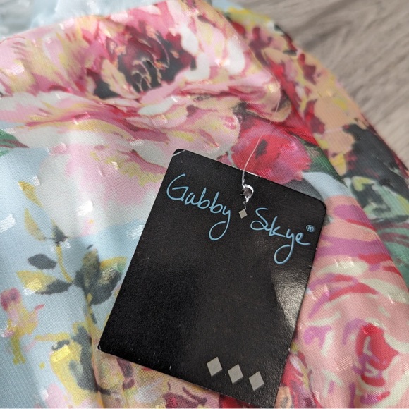 Gabby Skye Dress Size 12. Floral - Picture 6 of 7